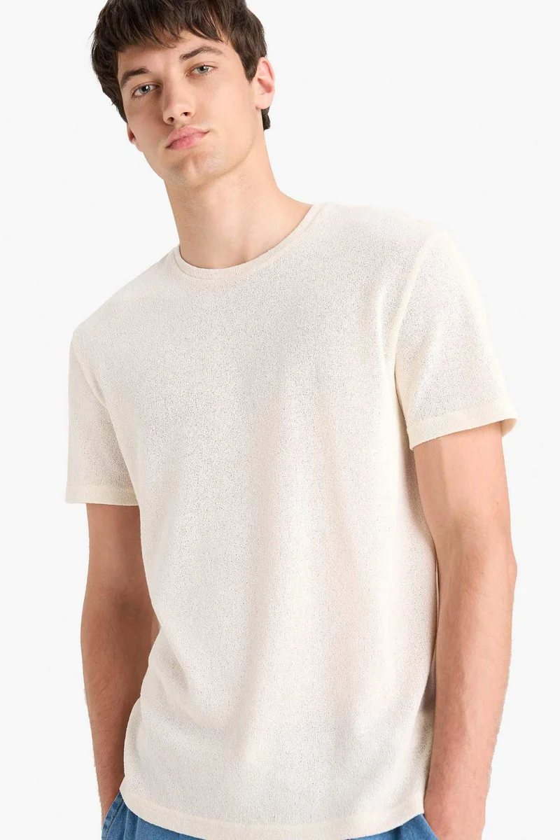 ديفاكتو Regular Fit Crew Neck Short Sleeve T-Shirt
