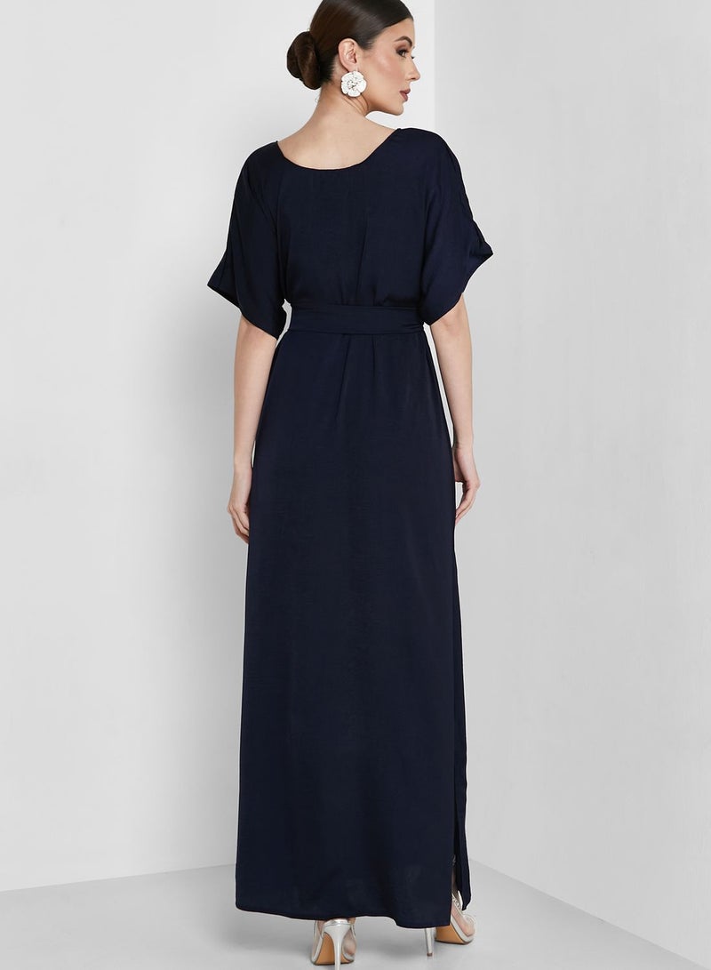 هيا كلوزيت فستان مزين بأحجار لامعة وحزام - Image 2