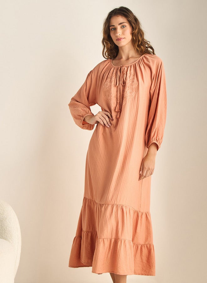 سبلاش فيڤ ثوب نوم مطرز بطبقات مع أربطة - Image 1