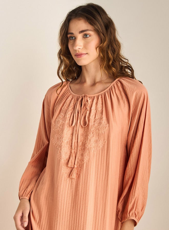 سبلاش فيڤ ثوب نوم مطرز بطبقات مع أربطة - Image 3