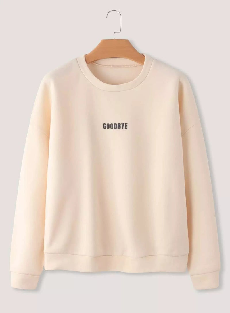 سويت شيرت بكتف منسدل مع أحرف جرافيكية - Image 1