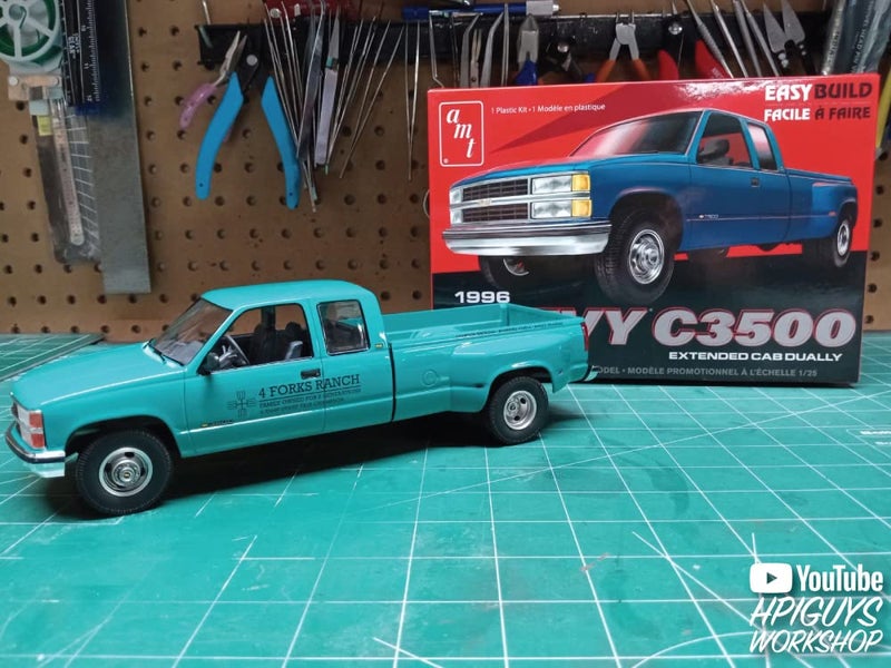 AMT 1996 Chevrolet C-3500 Dually Pickup Easy Build New Tooling 1:25 Scale Model Kit - Image 5