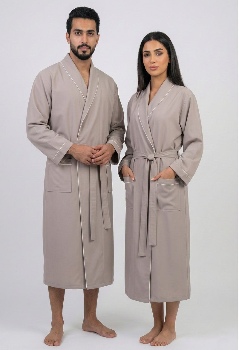 ldeen Ultra-absorbent and quick-drying microfiber bathrobe, offering perfect comfort after bathing, and ideal for travel. Features a sleek, lightweight design that fits easily into its signature pouch, making it your perfect companion for trips or daily use. It effortlessly combines luxury with easy care - Image 1
