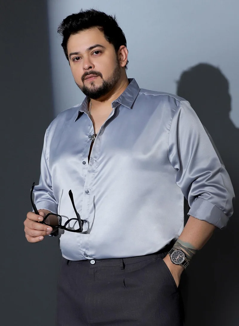 انستافاب بلس Instafab Plus Men Solid-Satin Regular Shirt | Spread Collar , Long Cuffed Sleeves | Button Closure , Curved Hem | Solid Plain Material | Woven Fabric For Party & Evening Wear | Light Grey
