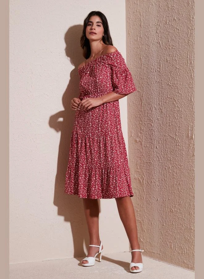 ليلا فستان نسائي كارمن بياقة كارمن وأكمام تروفيكار بنقشة ليلا