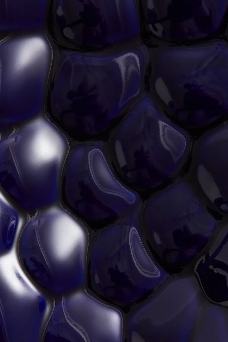 اتش اند ام صحن تقديم من الفخار بتصميم مجسم.