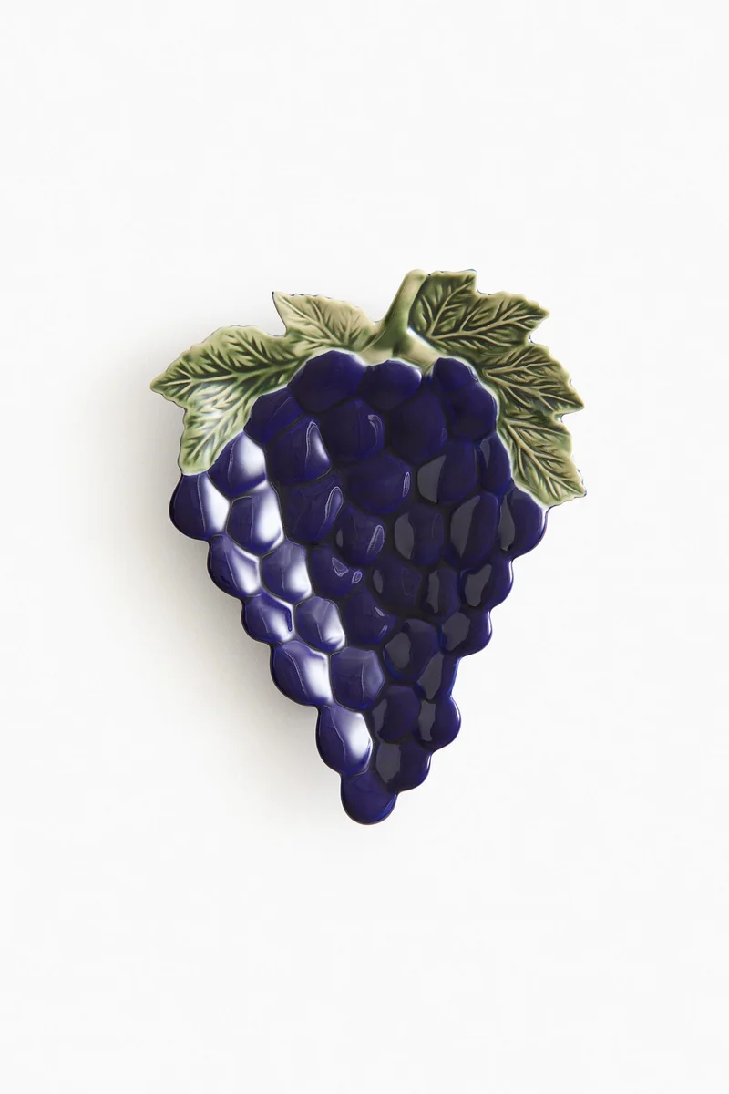 اتش اند ام صحن تقديم من الفخار بتصميم مجسم.