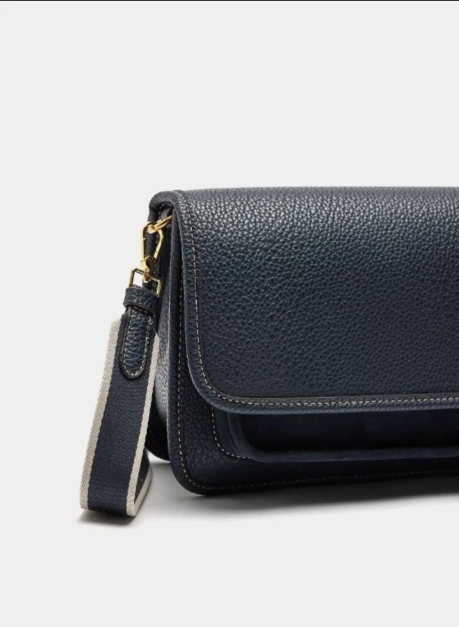 PARFOIS Crossbody bag with texture and flap