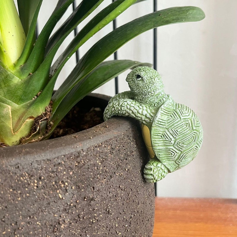 JARPSIRY Cute Climbing Tortoise Flower Pot Hugger Figurines Resin Hanging Turtle Statue Planter Pot Decorations for Home Garden Fence Balcony Patio Lawn Yard Ornaments - Image 3