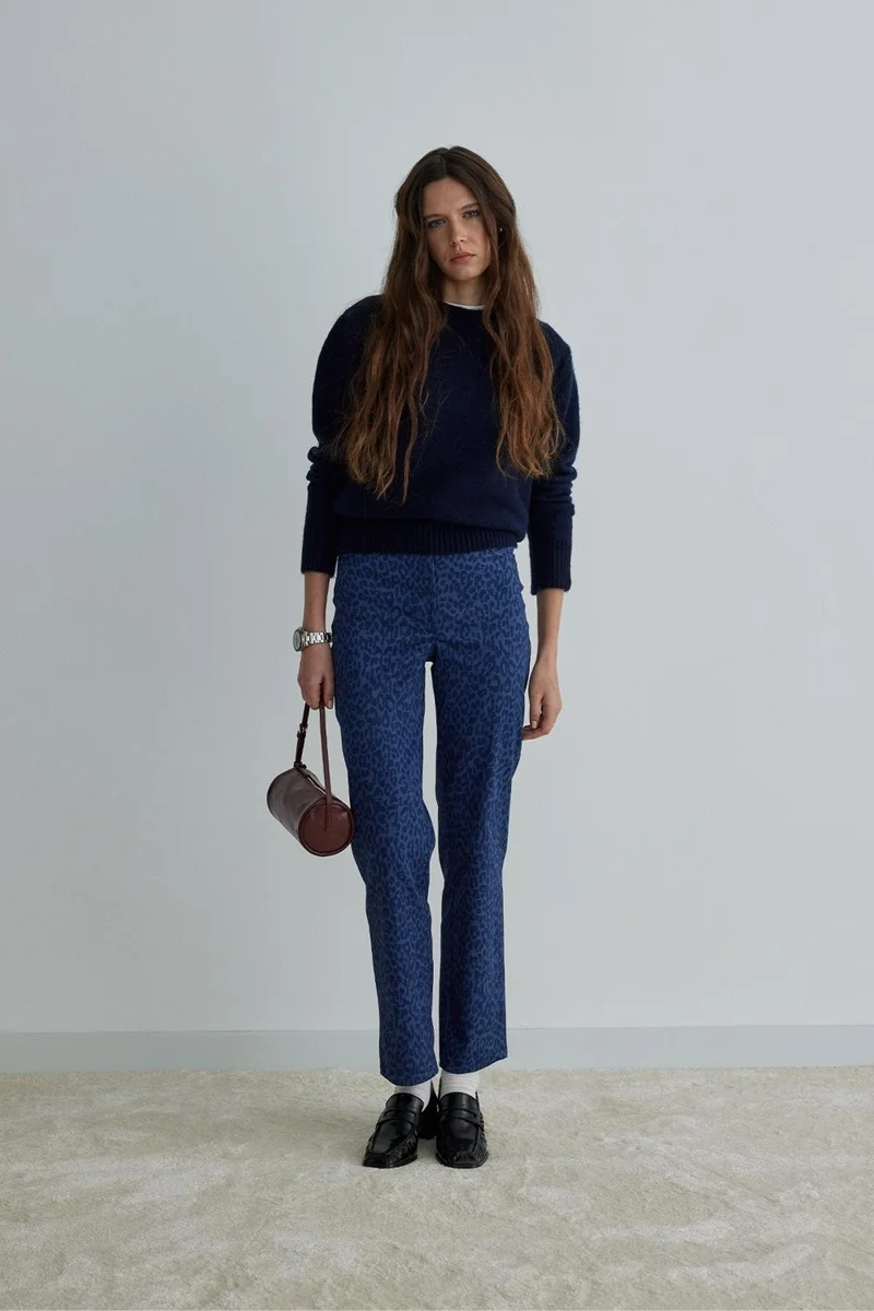 سود كوليكشن Saud Collection Navy Blue Leopard Crop Trousers