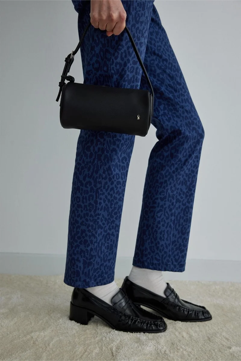 سود كوليكشن Saud Collection Navy Blue Leopard Crop Trousers