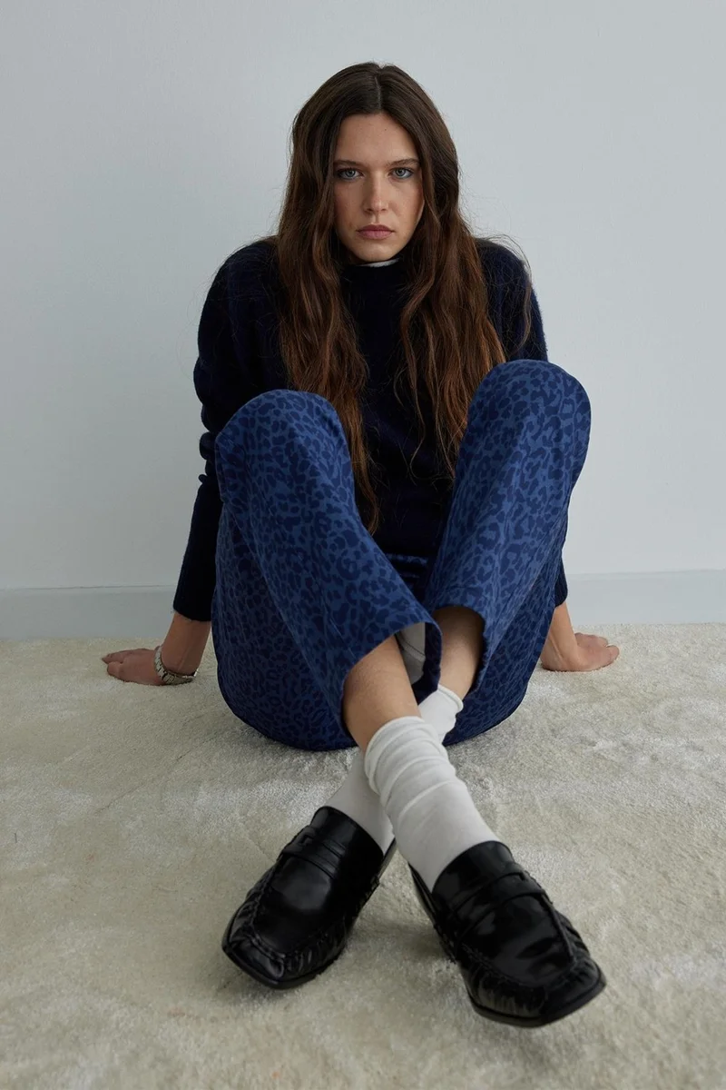 سود كوليكشن Saud Collection Navy Blue Leopard Crop Trousers