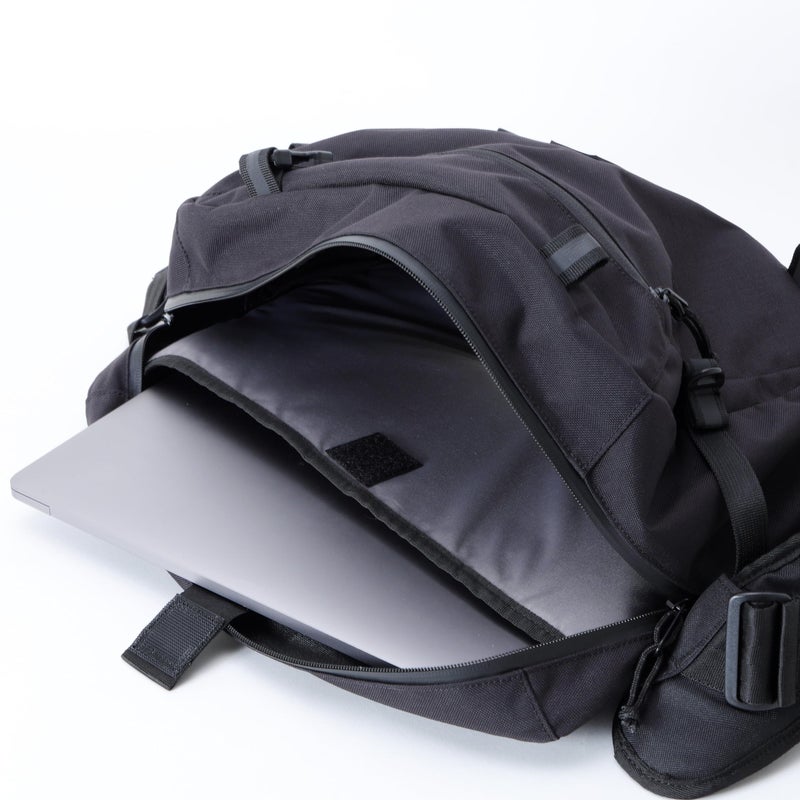 Chrome Industries Kadet Max Messenger Bag â€“ Crossbody Sling for Men and Women w/Quick Release Buckle â€“ 15L, Black - Image 4