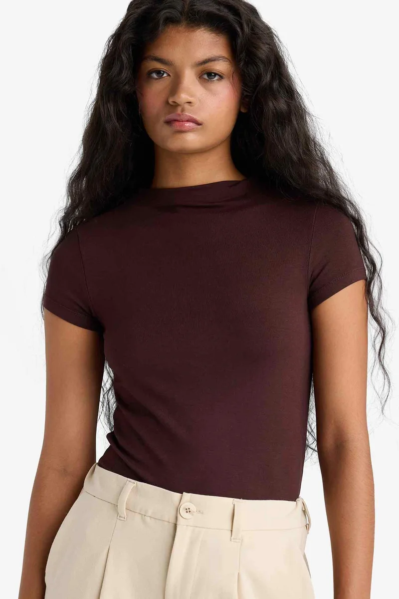 ديفاكتو Slim Fit Half Turtleneck Short Sleeve T-Shirt