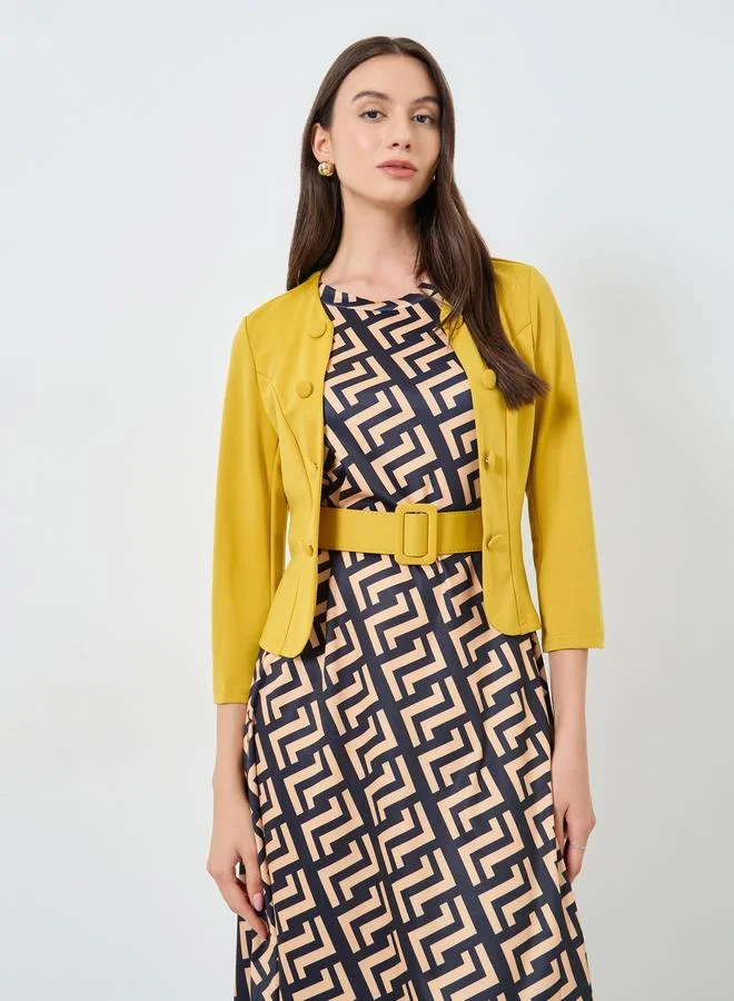 تايك تو طقم منسق من بليزر بأزرار أمامية وفستان بطبعة هندسية