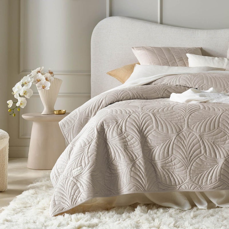 ROOM99 Feel Elegant Beige Bedspread 220 x 240 cm  Versatile as a Bed Throw or Sofa Throw  Quilted  Perfect as a Velvet Bedspread