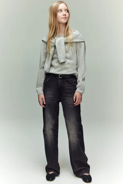 اتش اند ام جينز بقصة واسعة أرجل واسعة