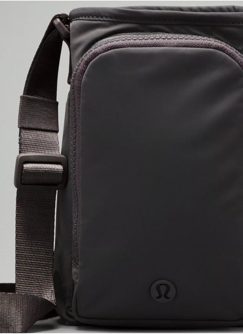 Lululemon - Water Bottle Crossbody with Front Pocket 2L - Image 1