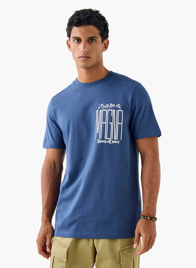 سبلاش فيڤ تيشيرت بطبعة بلاك كلوفر بياقة دائرية وأكمام قصيرة