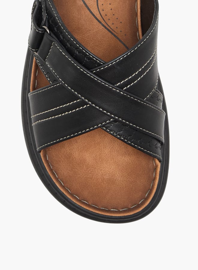 لو كونفورت صنادل رجالي بشريط متقاطع بتفاصيل خياطة - Image 3