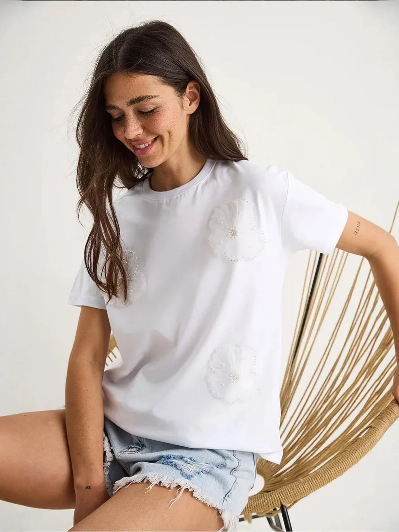 Bianco Lucci LUCCI Floral Print Crew Neck T-Shirt with Accessory Detail