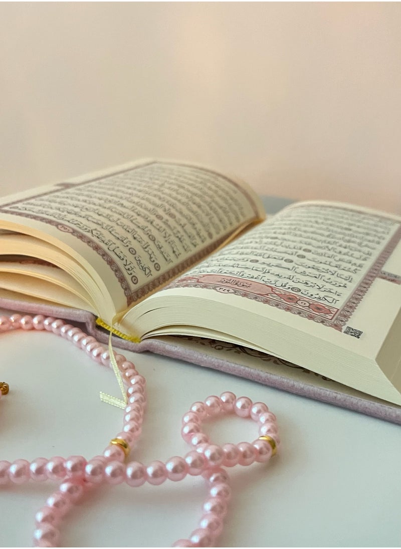 أولودينيز  المصحف الشريف بالقماش المخمل باللون الكريمي ، الهدية تاتي مع مسبحة بنفس اللون  - Image 3
