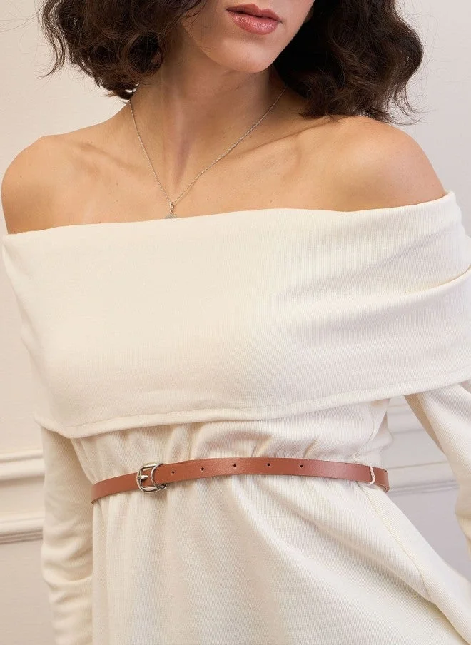 ساسافراس بلوزة نسائية بيضاء بدون أكتاف بحزام وكسرات