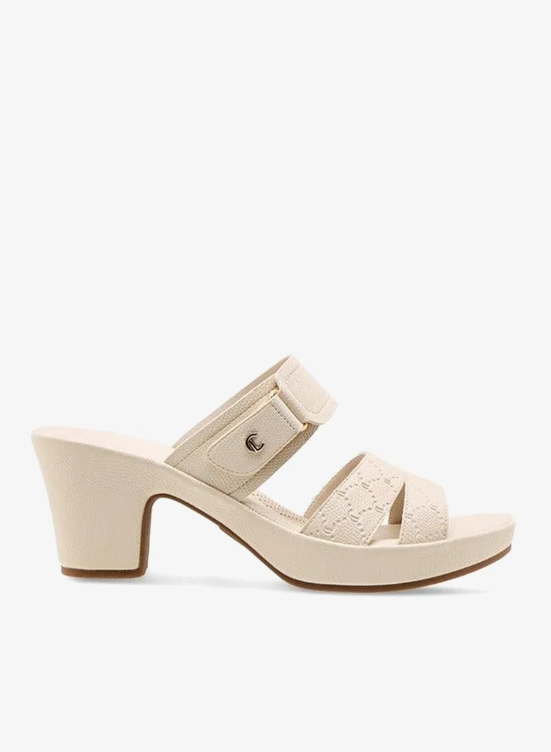 لو كونفورت صنادل سلايد بكعب عريض بنقوش بارزة