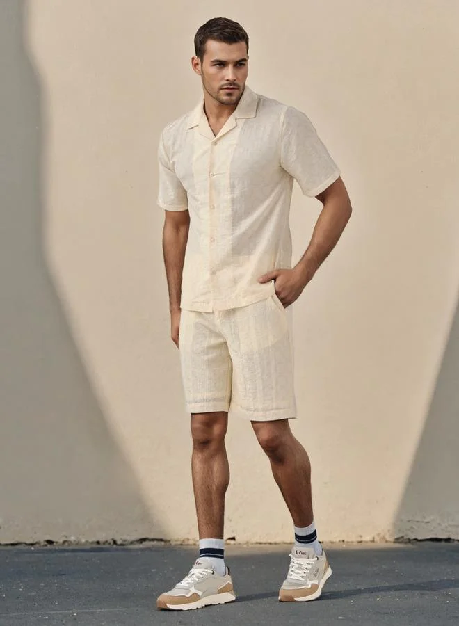 إمبيرور قميص إمبراطور بقصة عادية وطبعة شعار وياقة مخيم