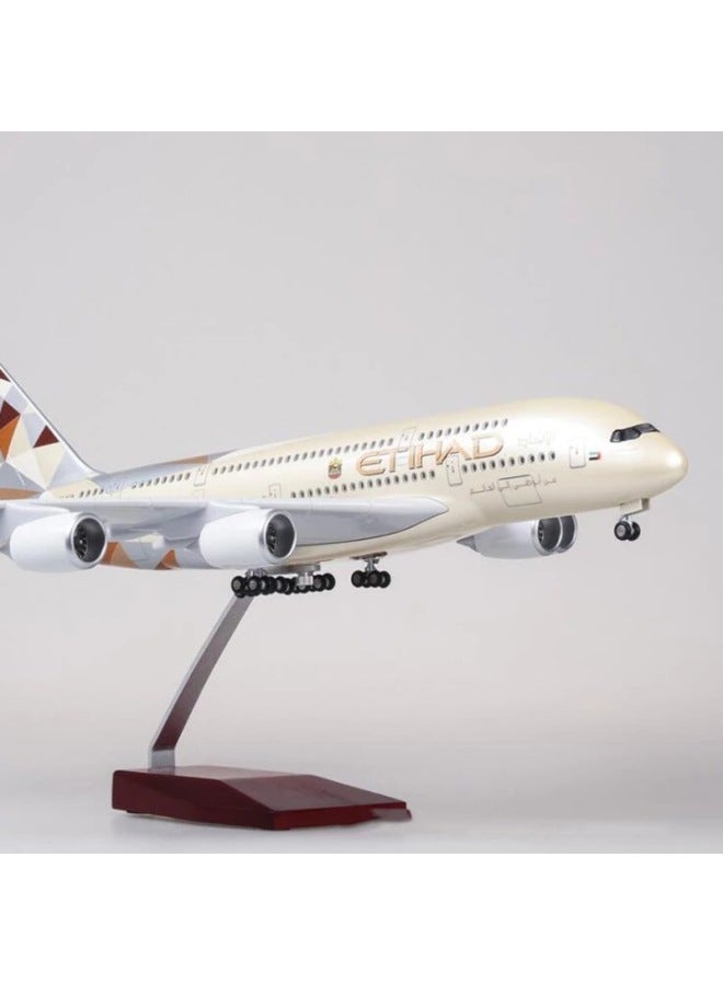 طائرة ركاب كبيرة جدًا 1:160 46 سم A380 طيران الإمارات العربية المتحدة مضاءة نموذج طائرة محاكاة الطيران - اللون: Alhart A380 بعجلات وبدون أضواء - Image 1