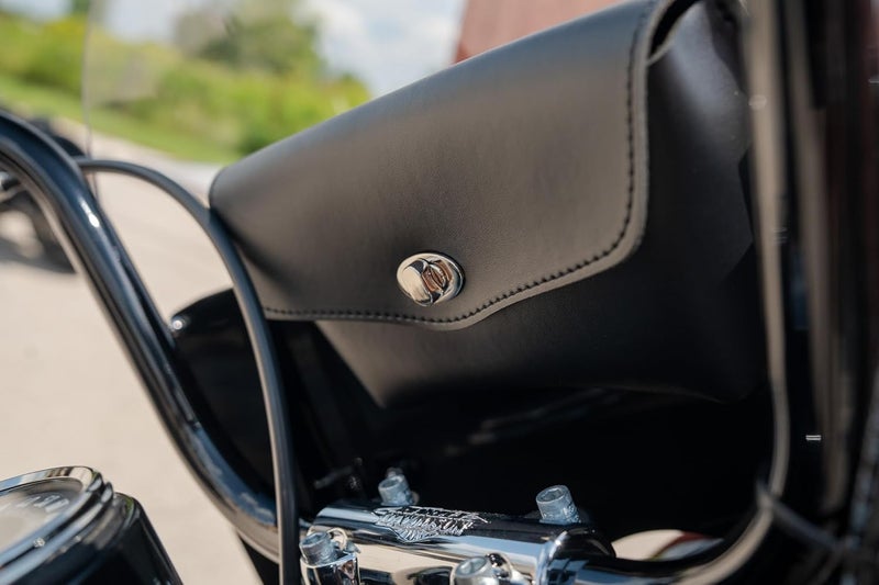 Dowco Willie & Max Revolution Series Synthetic Leather Motorcycle Windshield Bag - Black - Image 3