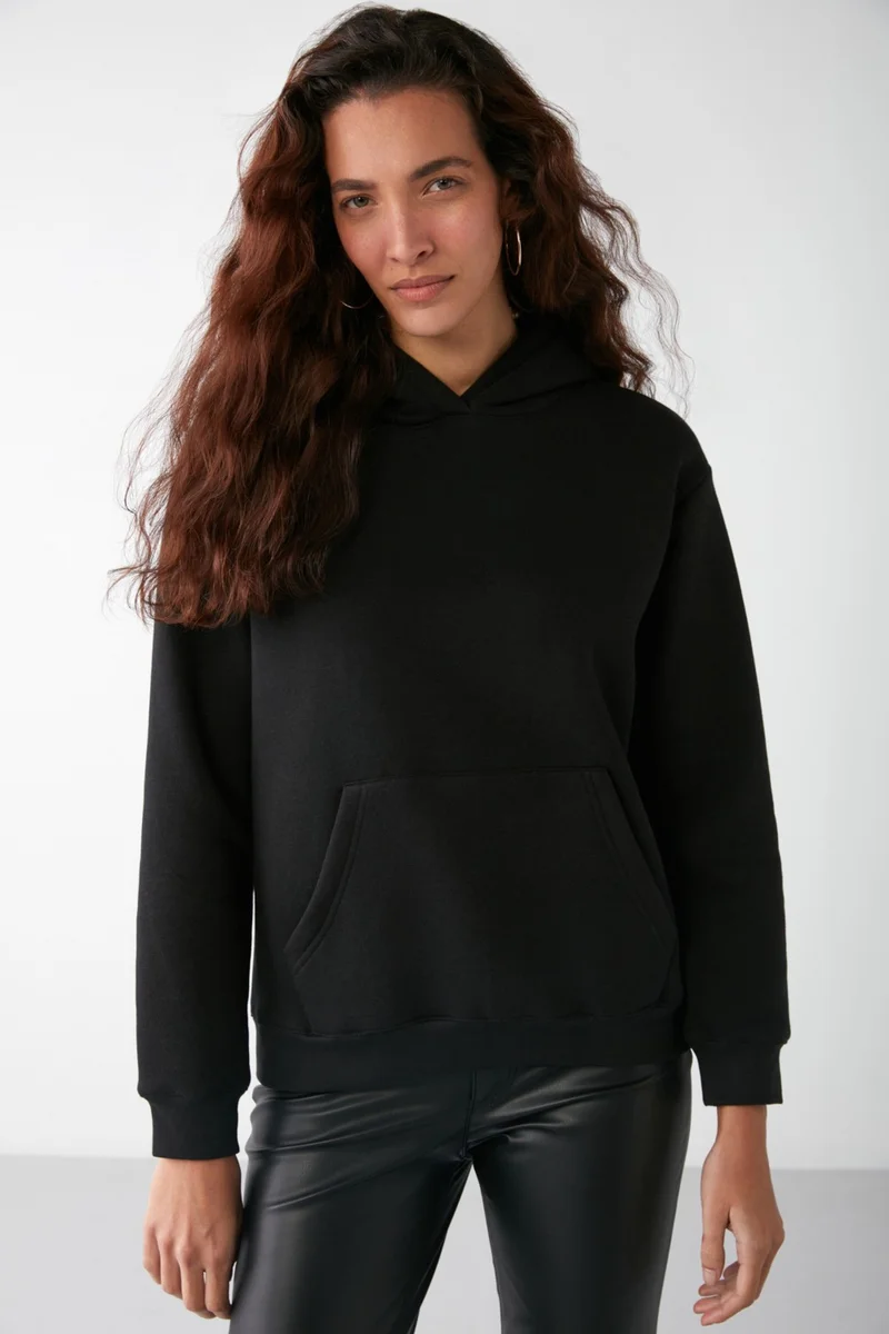 جريميلانج Adel Relaxed Fit Knitted Kangaroo Pocket Hooded Black Sweatshirt