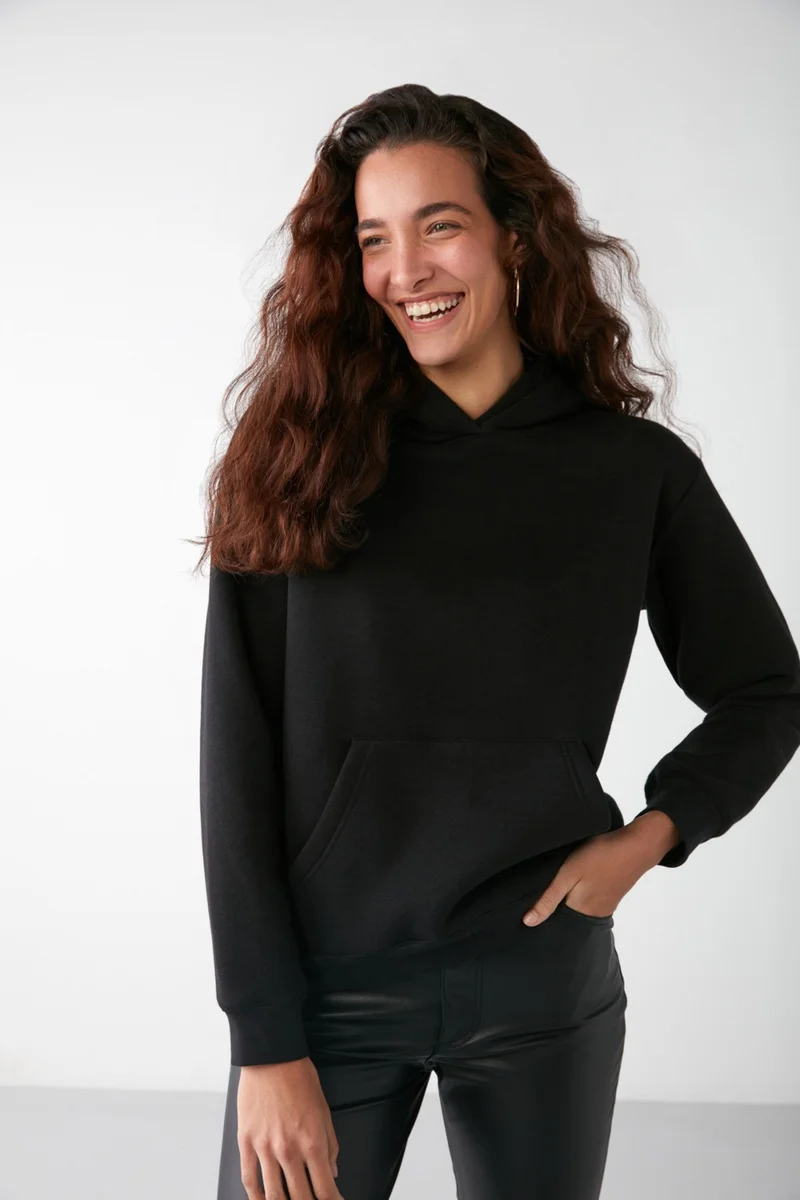 جريميلانج Adel Relaxed Fit Knitted Kangaroo Pocket Hooded Black Sweatshirt
