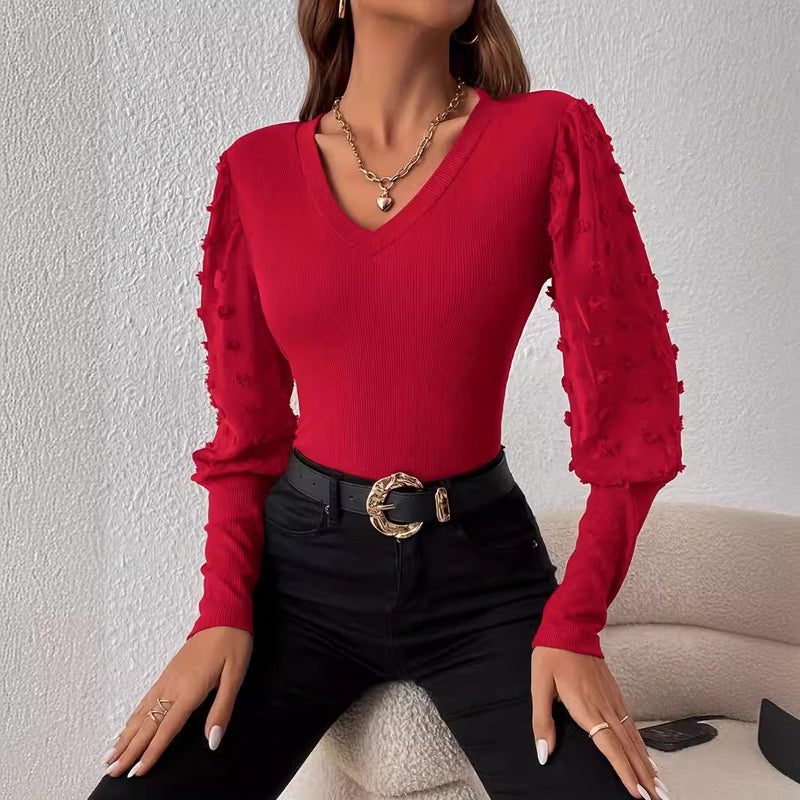 تيشيرت نسائي أنيق بياقة V مضلعة وأكمام طويلة مع رقعة شيفون - Image 4