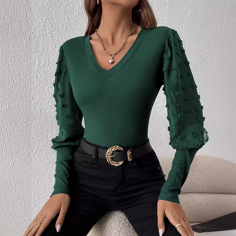 تيشيرت نسائي أنيق بياقة V مضلعة وأكمام طويلة مع رقعة شيفون - Image 2