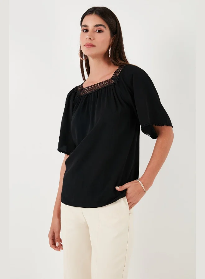 ليلا بلوزة نسائية ليلا دانتيل بقصة عادية وياقة مربعة