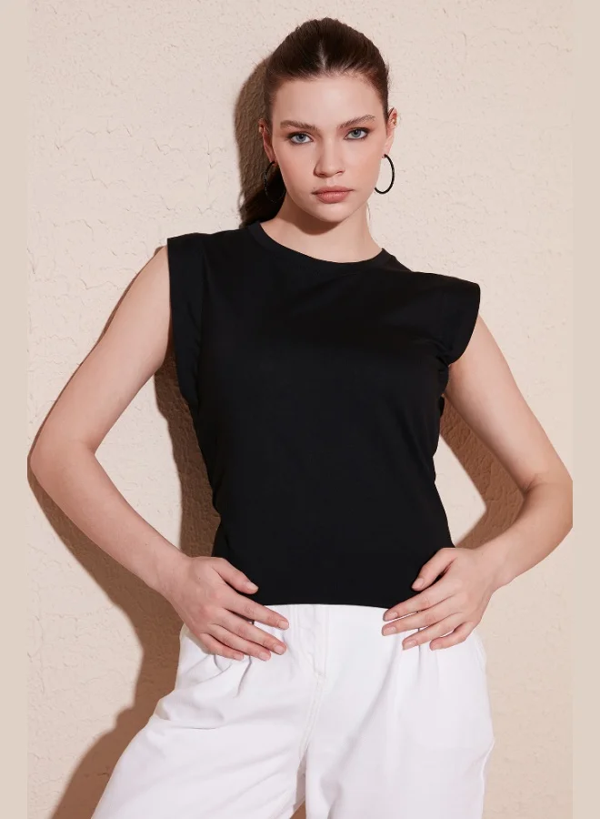 ليلا تيشيرت قطن بدون أكمام بياقة دائرية للنساء