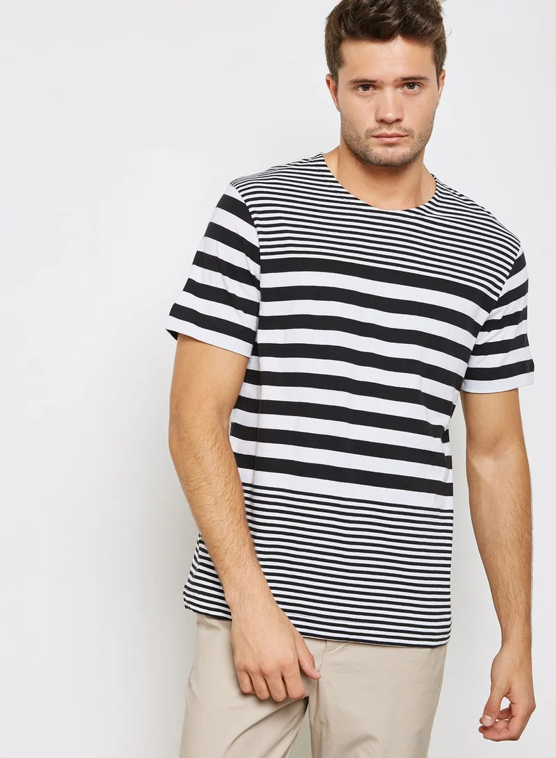 Mango Man Melvin    T-Shirt
