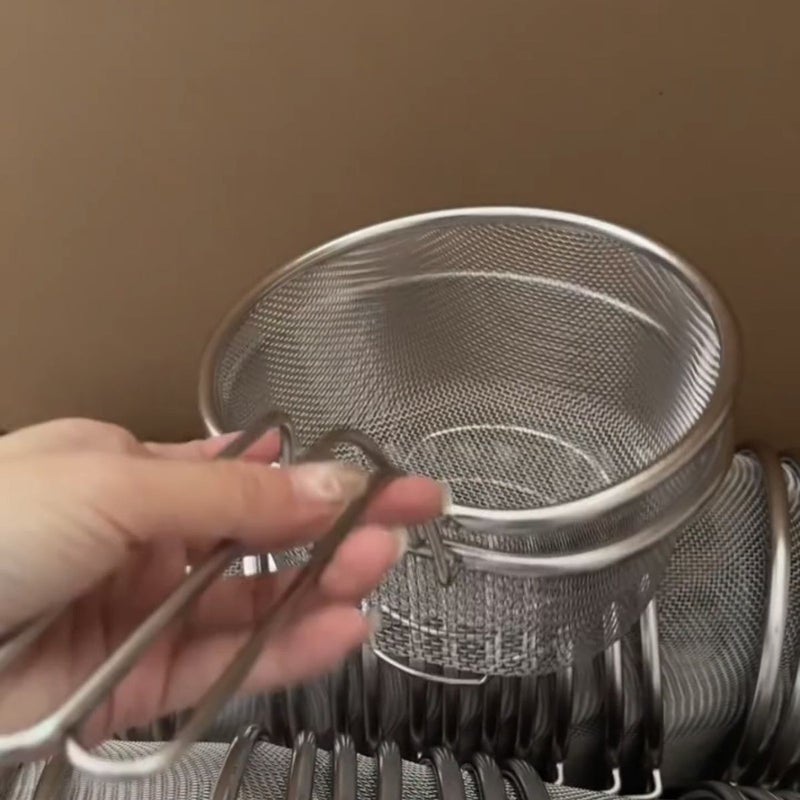 304 Stainless Steel Multi-Functional Round Fryer Basket with Anti-Splash Grid for Home and Commercial Use - Image 3