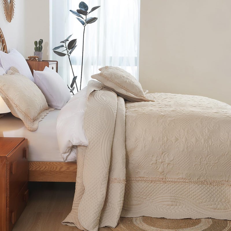 EVENHUG Oversized Quilts Set King Size 3 Piece Bedding Set Reversible Bedspread with 2 Pillow Shams Coverlet Lightweight Soft Bed Cover for All Season(120"X120",Beige) - Image 4