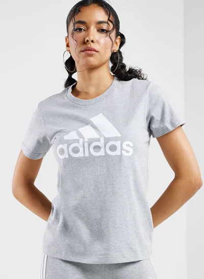 adidas تيشيرت أساسي مزين بشعار