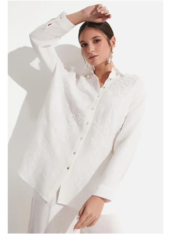 JUNE June Women Exclusive Oversize/Loose Fit Linen Blend Embroidered Detail Shirt Ecru