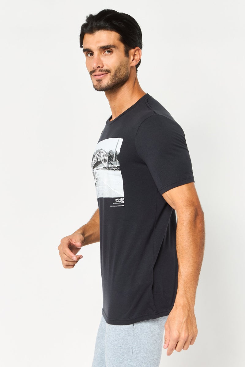 UNDER ARMOUR تي شيرت رجالي فضفاض بأكمام قصيرة للخارج، أسود - Image 4