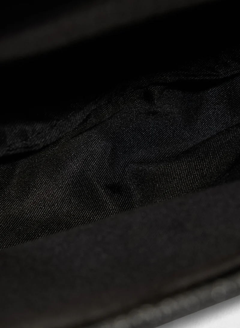 TOPSHOP Chain Detailed Crossbody