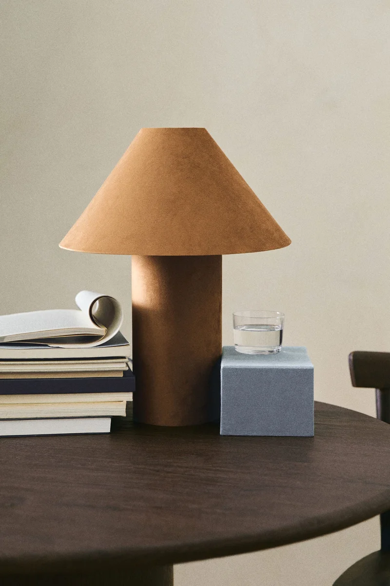 اتش اند ام مصباح طاولة بنسيج بوكليه