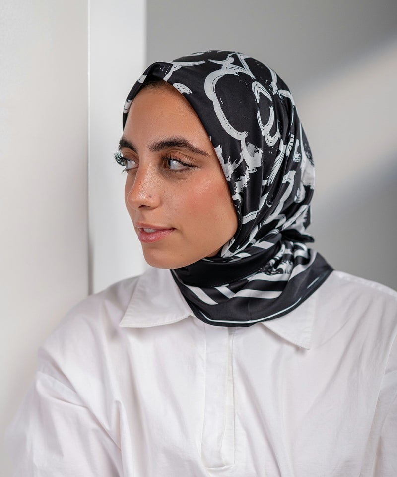 كايان طرحة ساتان أرماني دوامات ساتان مربعة بتصميم مميز - متعدد الألوان - Image 1