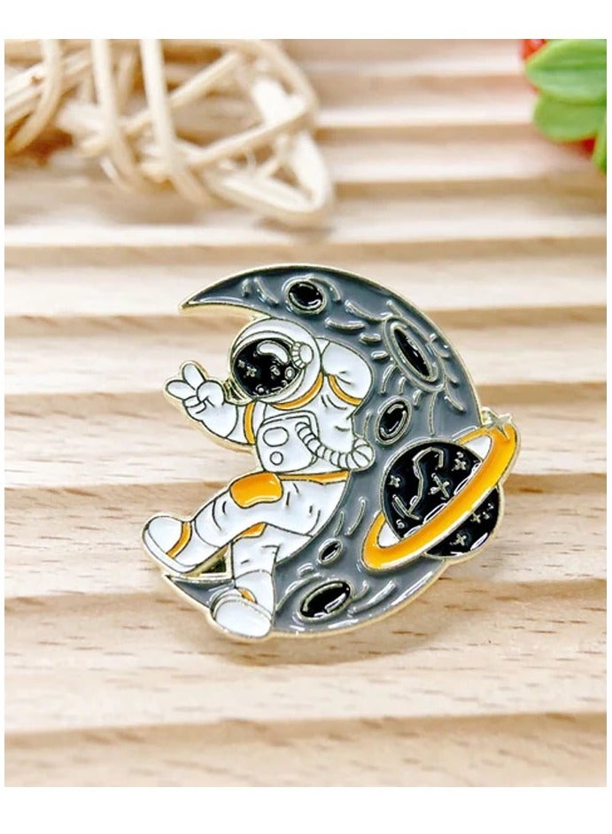 Distinctive and elegant unisex metal pin brooch with cartoon astronaut design suitable for bags and clothes - Image 2