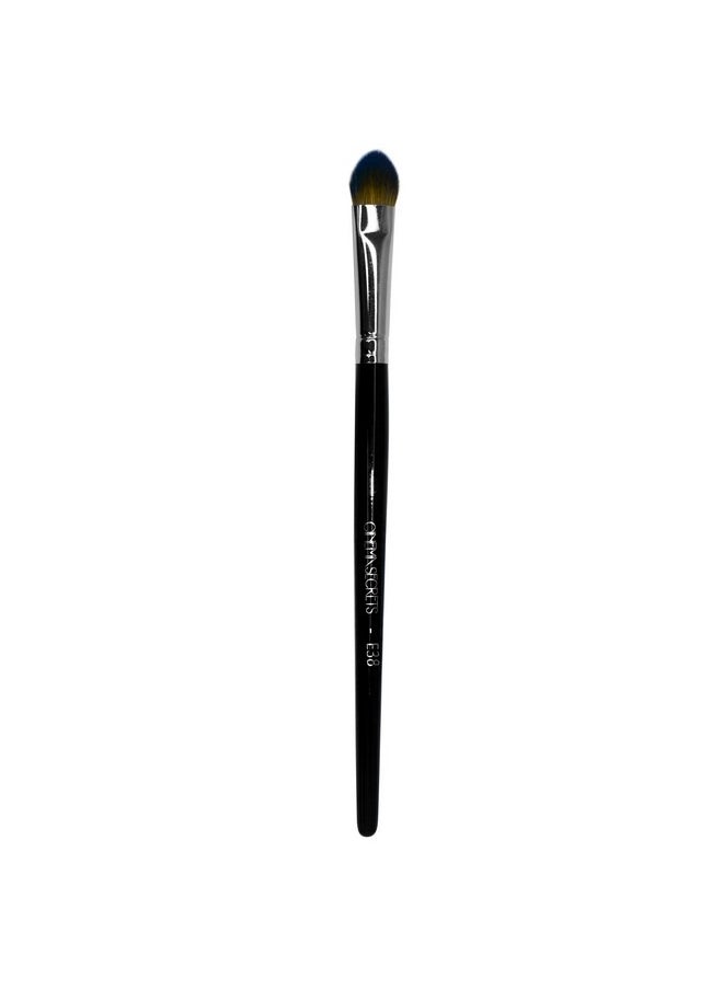 Cinema Secrets E38- Pointed Packing Eyeshadow Brush  - Image 1