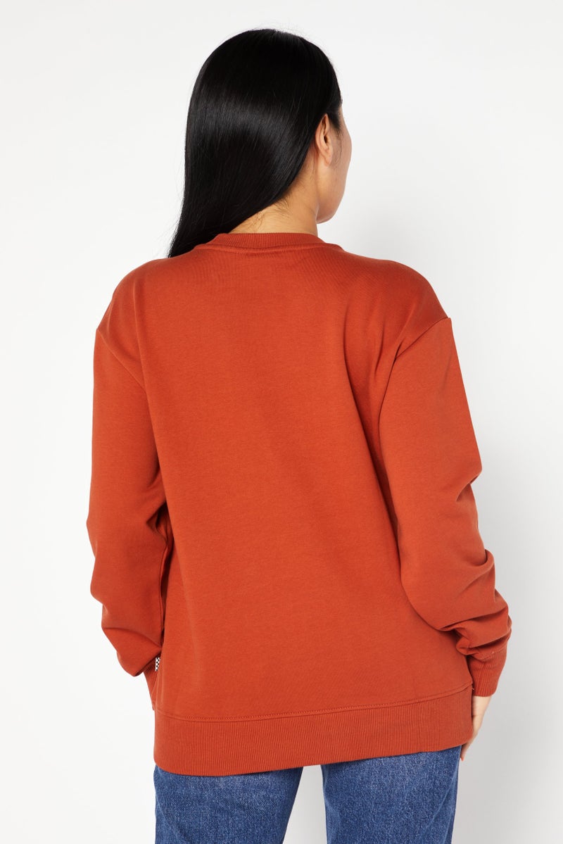 VANS سويت شيرت نسائي بياقة دائرية بشعار مطرز، صدئ - Image 4