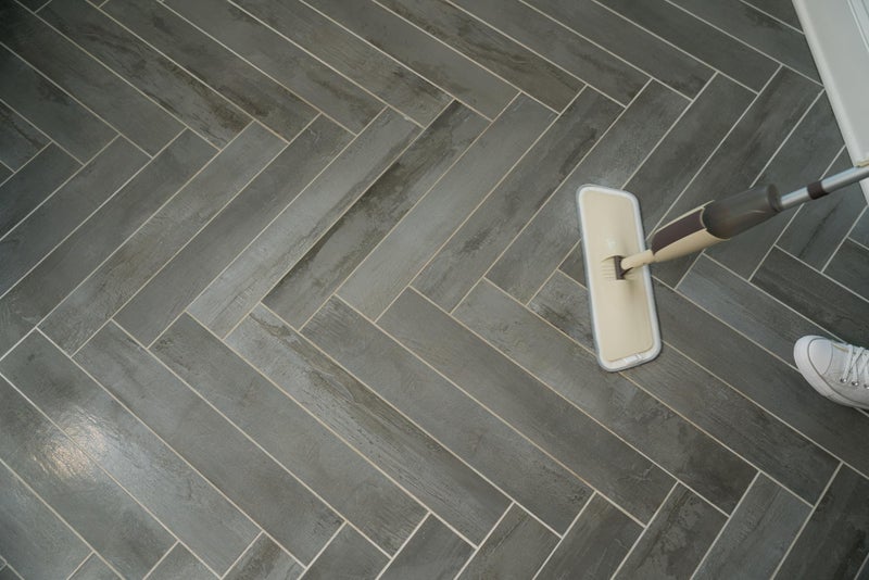 Zep منظف رغوي زيب بلس للجراوت - 32 أونصة سائلة - R54212 - فوائد 2 في 1 تنظف بينما تحمي الجراوت من الماء والأوساخ والجراثيم - Image 4